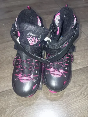 Patins lindo semi novo 