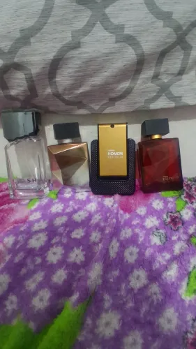 Frascos originais de perfumes vazios