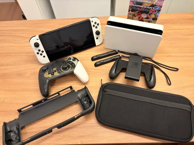 Nintendo Switch OLED + Mario Kart 8