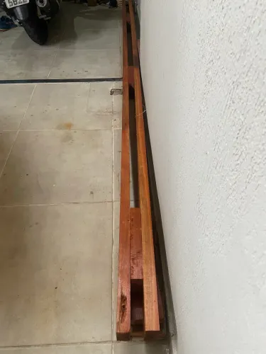 Pilar de madeira 4metros por 10cm de largura
