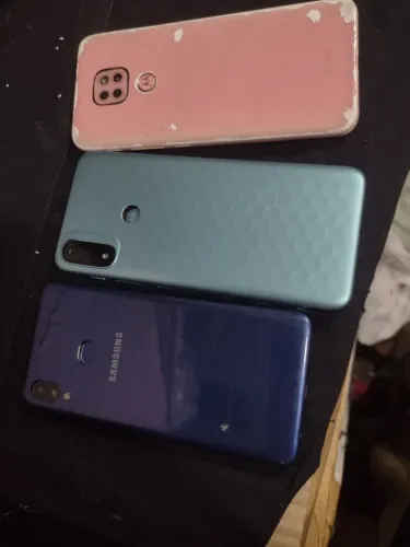 3 celular pra tirar peças só vibra tá sem tela