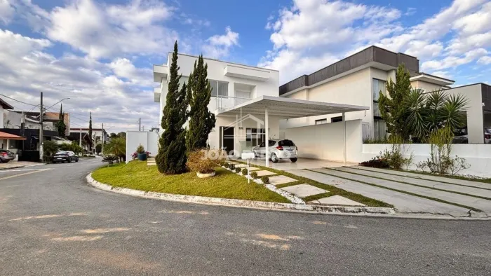 Sobrado com 4 Dormitórios, Piscina, Área Gourmet no Campos do Conde Chambord