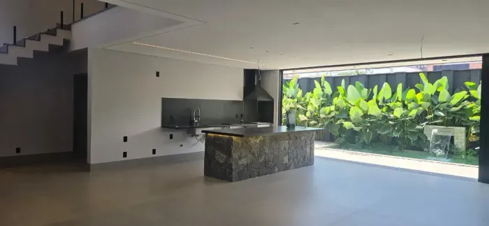 Sobrado para venda 281 metros quadrados com 4 quartos e 4 vagas Jardins Capri - Senador Ca