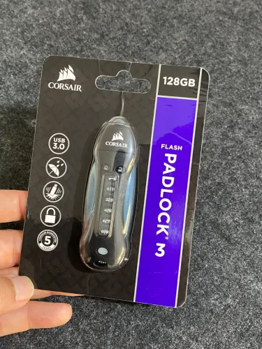 Pendrive com senha Corsair