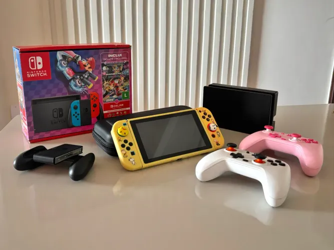 Nintendo Switch V2 com acessórios | Muito Novo