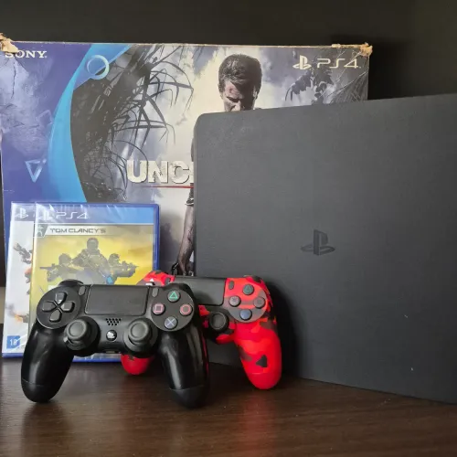 PS4 SLIM 500GB C/2 CONTROLES E 2 JOGOS
