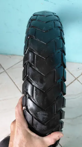 Pneu pirelli em bom estado * ou troco por capacete em bom estado