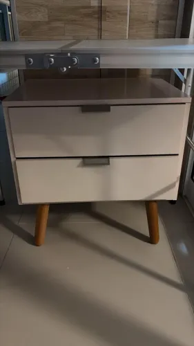 Vendo 2 mesas de cabeceiras off white em otimo estado