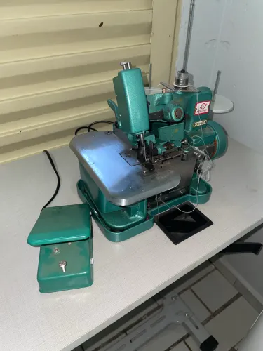 Vendo máquina Overlock Mercury 110v