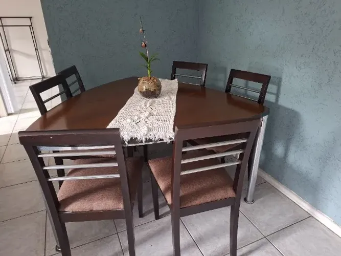 Mesa de jantar triangular 