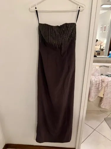 Vestido marrom de festa com brilhos, tamanho M