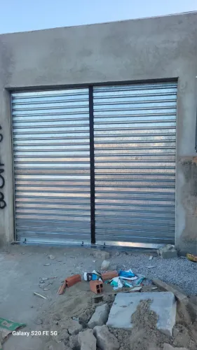 Porta de enrolar para comércio!! Instalada no local.