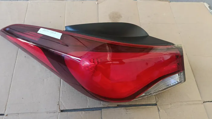 Lanterna traseira esquerda Elantra 14/16 C/ detalhe 