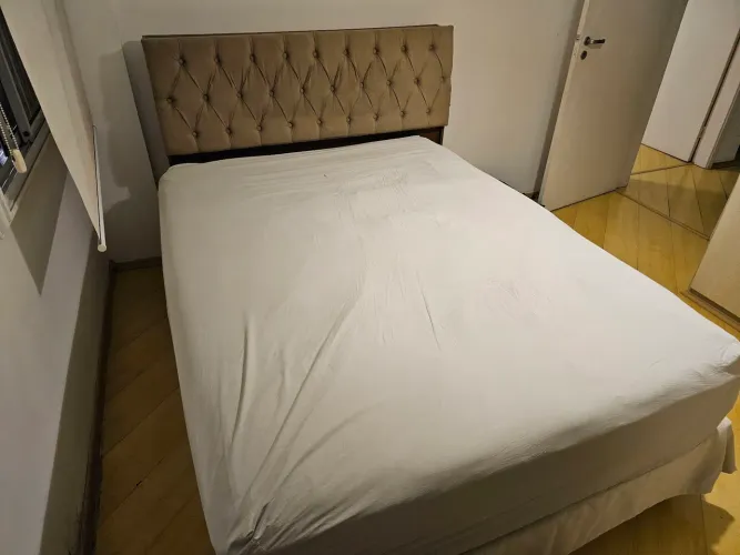 Cama box + colchão Queen (R$750)