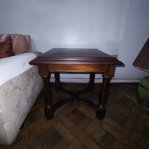 Mesa de Canto em Madeira Maciça Estilo Rústico.