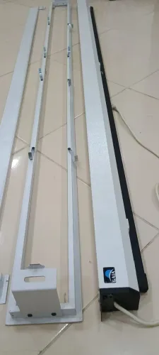 TELA DE PROJEÇÃO TENSIONADA MOTORIZADA 84 POL.