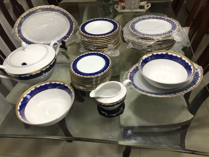 Aparelho de Jantar Alemão ,Porcelana designer folheado a ouro 42 Peças.