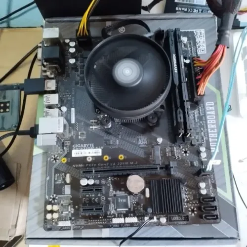 Ryzen 3 3200g + 16GB ddr4 + Placa Mae + SSD 120gb