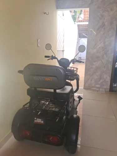 Triciclo smartway semi novo 