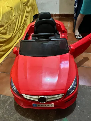 Carro elétrico SEMI NOVO