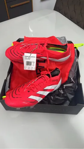 Chuteira Adidas Predator 43