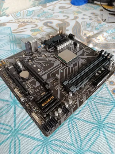 Placa mãe gigabyte b450 ds3h V2 + Ryzen 5600g
