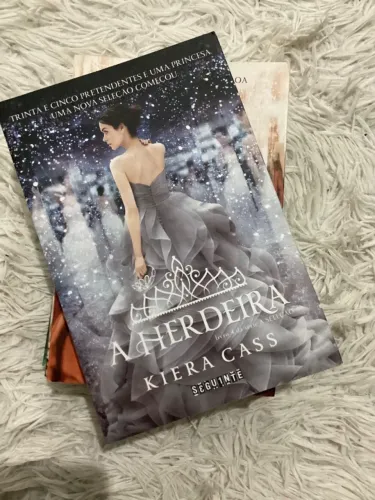 Livro A Herdeira - Kiera Cass