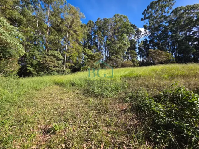 Excelente terreno de 3.000 m² á venda em condomínio fechado em Poços de Caldas MG.