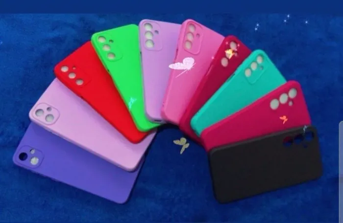 Vendo lote com cerca de 500 capas para celular tablet ipad. Encerramento de atividades.