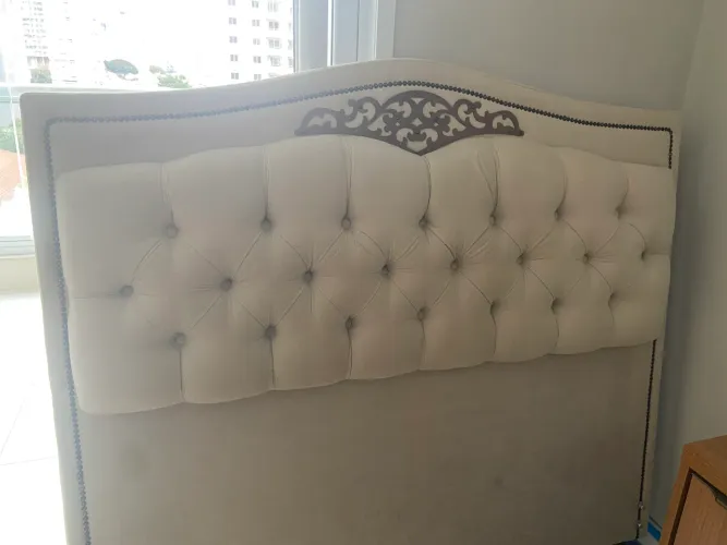 Linda cabeceira estofada para cama de casal