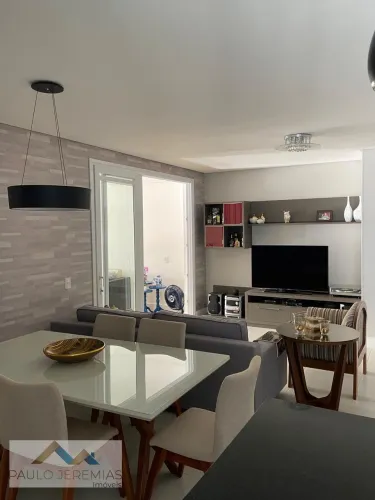 Cobertura à venda nos Ingleses, Florianópolis: 212m², 3 dormitórios, 1 suíte, 2 banheiros.