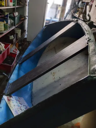 Barco com 2 remo 1 âncora e um forro