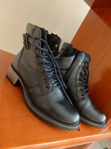 Bota Coturno Feminina Preta Cano Curto com Zíper - Usada