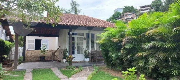 Casa com 3 dormitórios à venda, 147 m² por R$ 800.000,00 - Badu - Niterói/RJ