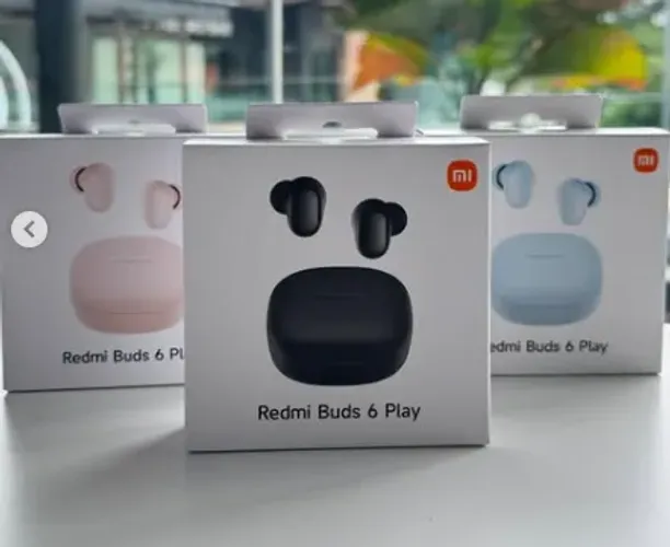 Fone Bluethooth Redmi Buds 6 Play entrega graves potentes e bateria que dura a semana toda