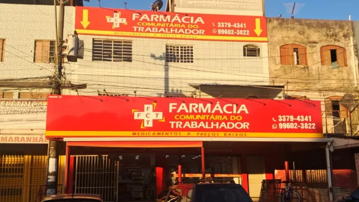 Vendo Prédio Comercial/Residencial, loja com subsolo 200m², 03 apartamentos e 01 Terraço, 
