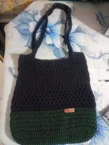 Bolsa de Crochê Preta e Verde - Artesanal Feita à Mão