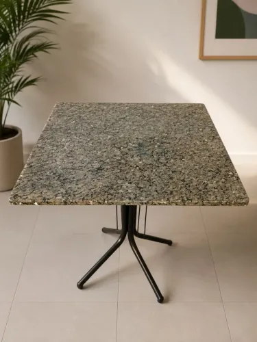 Mesa com Tampo de Pedra Natural (Granito)