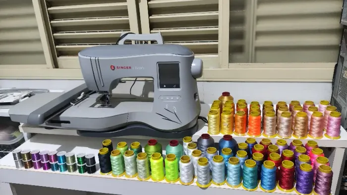 Máquina de Bordado Computadorizado - Bordadeira - Singer Superb EM200