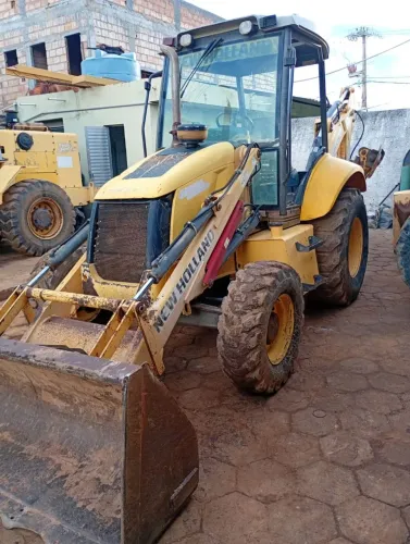 Retroescavadeira New Holland LB90 4x4 2013 - Pneus Novos - Revisada - R$ 190 mil