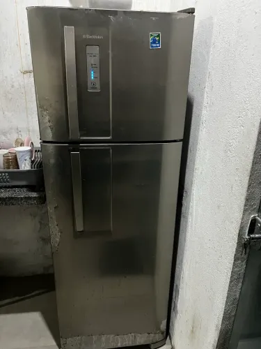 Geladeira Electrolux Frost Free Inox - Funcionando