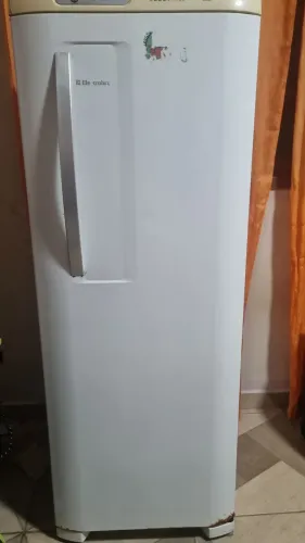 Geladeira  Eletrolux Vendo ou troco algo meu interesse 