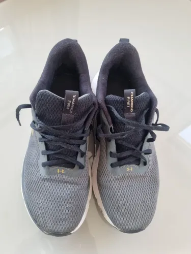 Tenis under armour Charged first tam 41