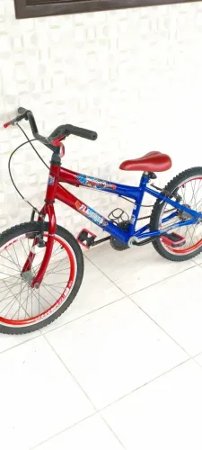 Bicicleta infantil semi-novo aro 20
