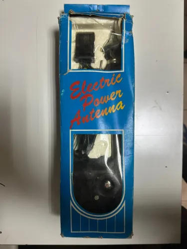 Antena elétrica retrátil automotiva vintage 12V, modelo universal.