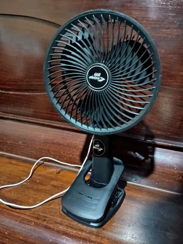 VENTILADOR DE MESA USB LIGA COM UM CARREGADOR DE FONE OU CELULAR 5W