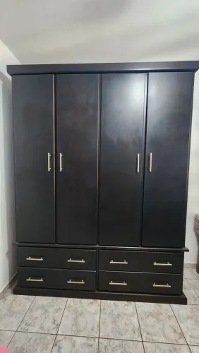 Guarda roupa de madeira maciça 1,80x2,35