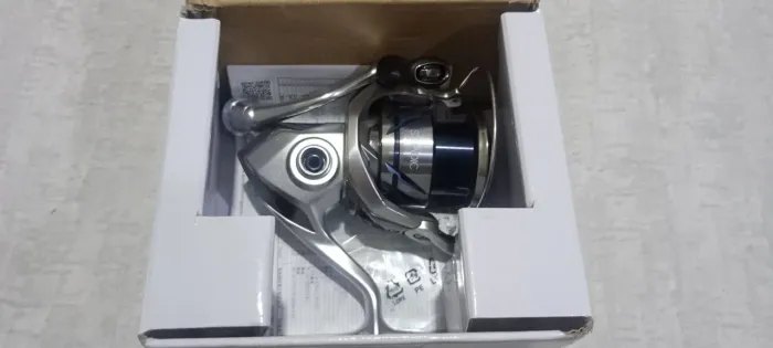 Molinete Shimano Stradic 2500SHG