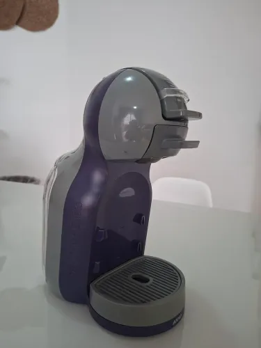 Cafeteira Arno Dolce Gusto Mini Me na cor roxa