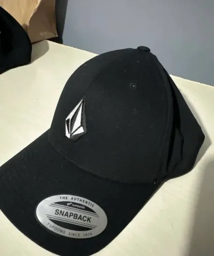 Boné volcom original tamanho único